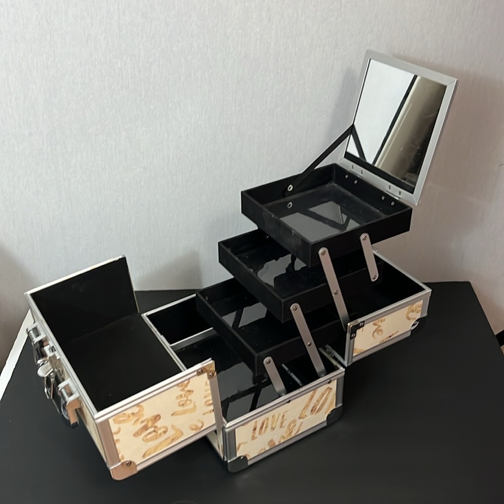 JoliGrace Beige Love Makeup Case Cosmetic Organizer Jewelry Traincase
